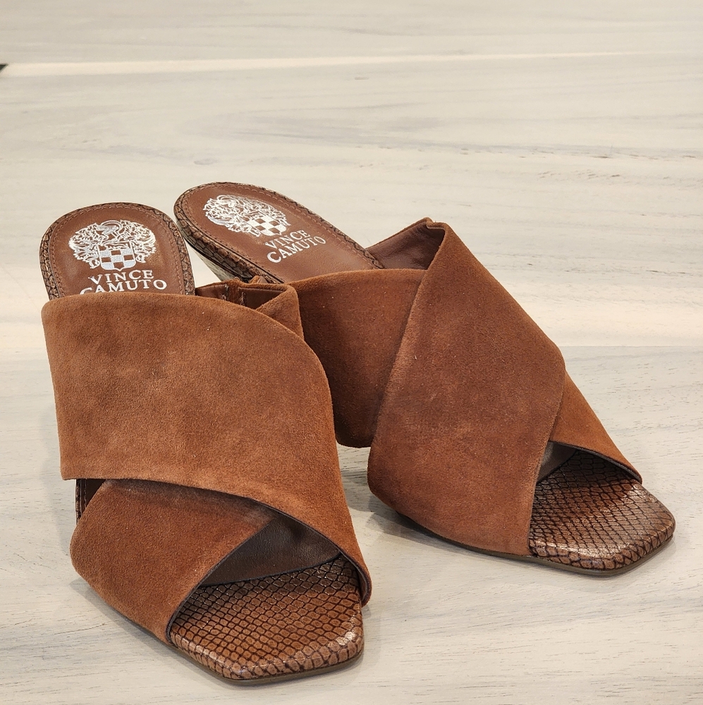 Vince Camuto Women's Rehnya Warm Caramel Suede Cris Cross Heel Sandal Size 9